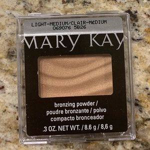 Mary Kay Bronzing Powder Light Medium